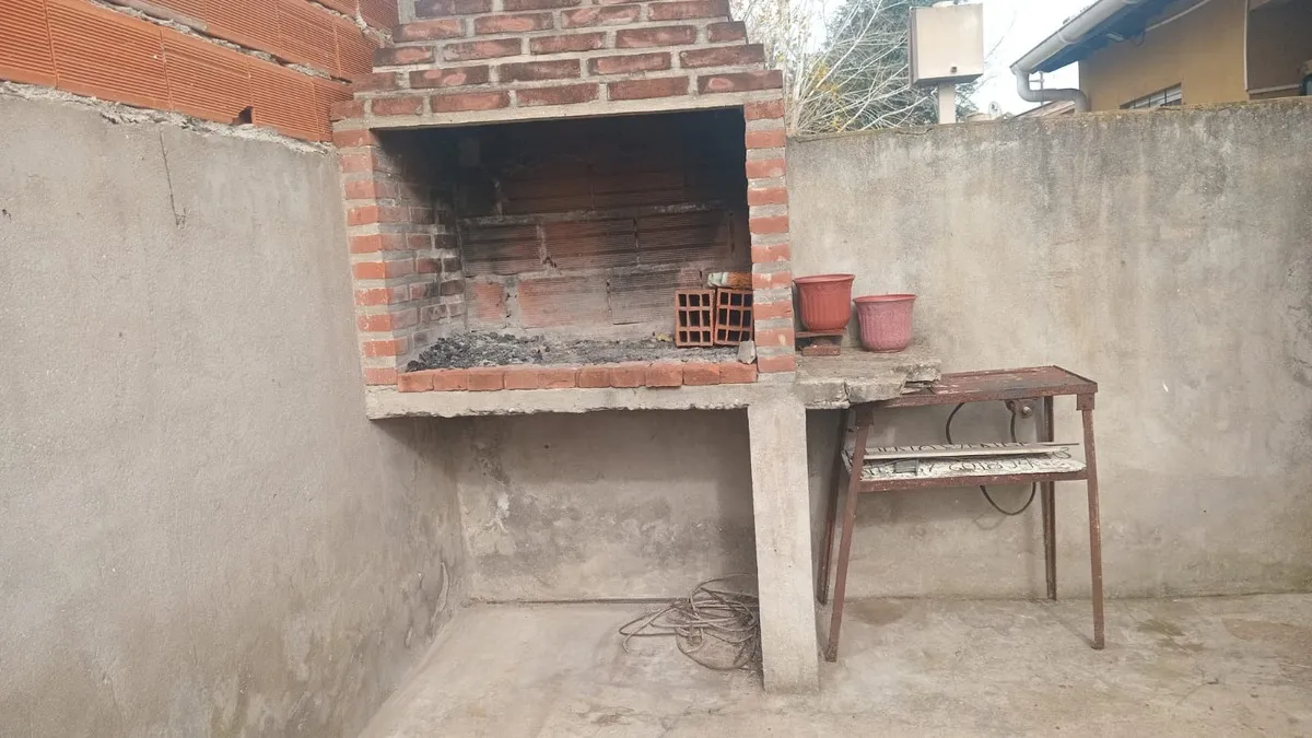 Tipo Casa De 3 Ambientes En Zona Residencial De Las Toninas
