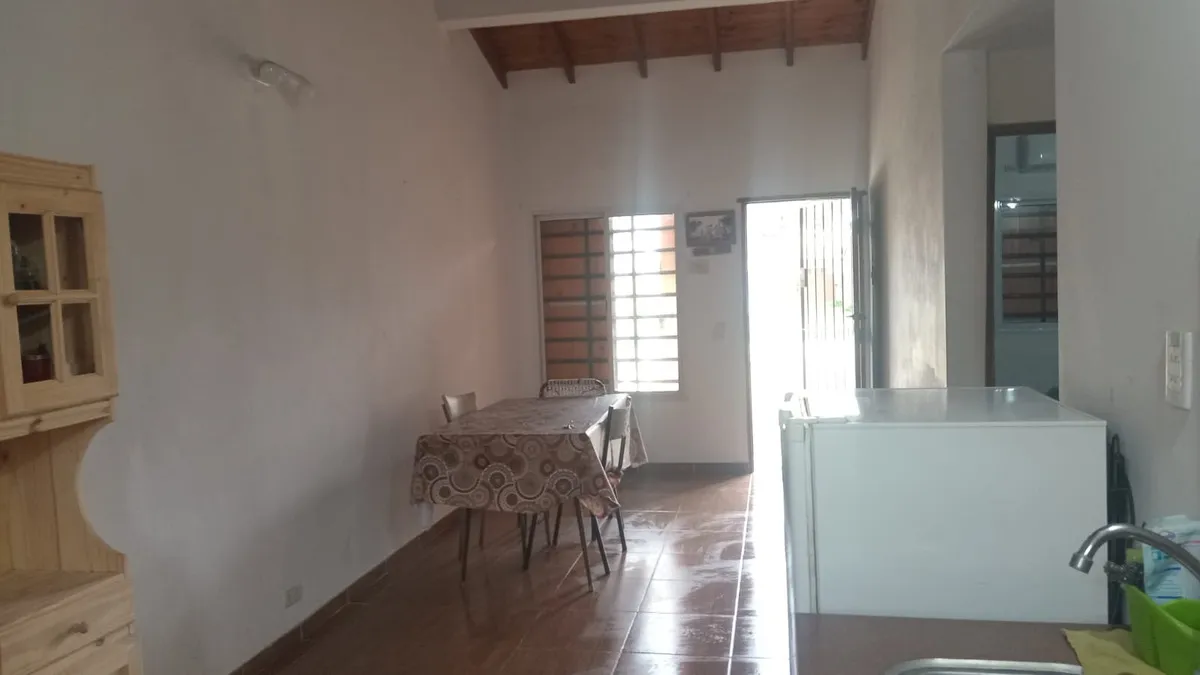 Tipo Casa De 3 Ambientes En Zona Residencial De Las Toninas