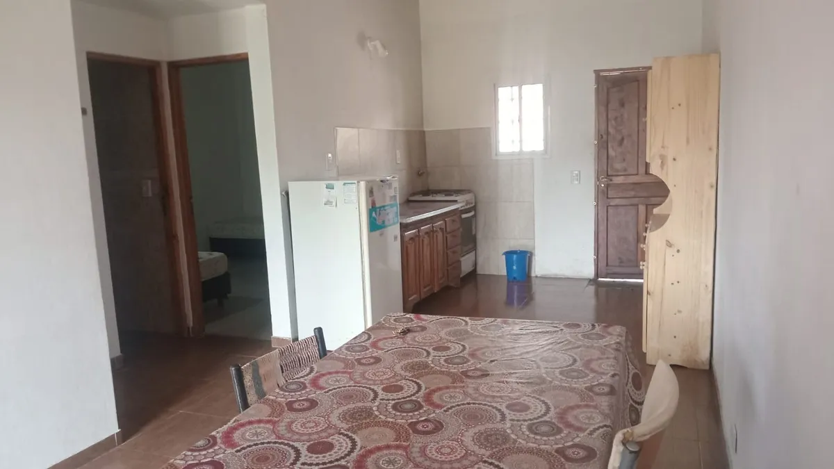 Tipo Casa De 3 Ambientes En Zona Residencial De Las Toninas