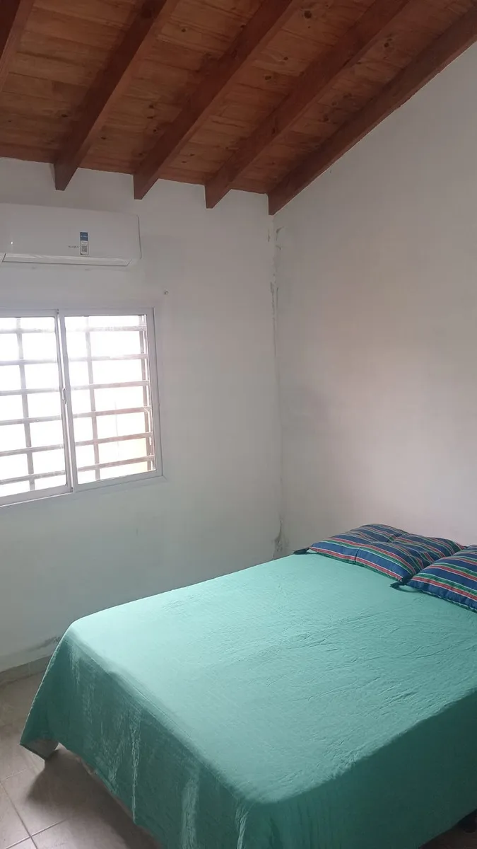 Tipo Casa De 3 Ambientes En Zona Residencial De Las Toninas