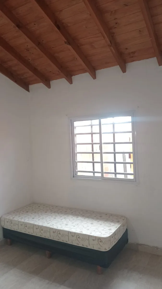 Tipo Casa De 3 Ambientes En Zona Residencial De Las Toninas