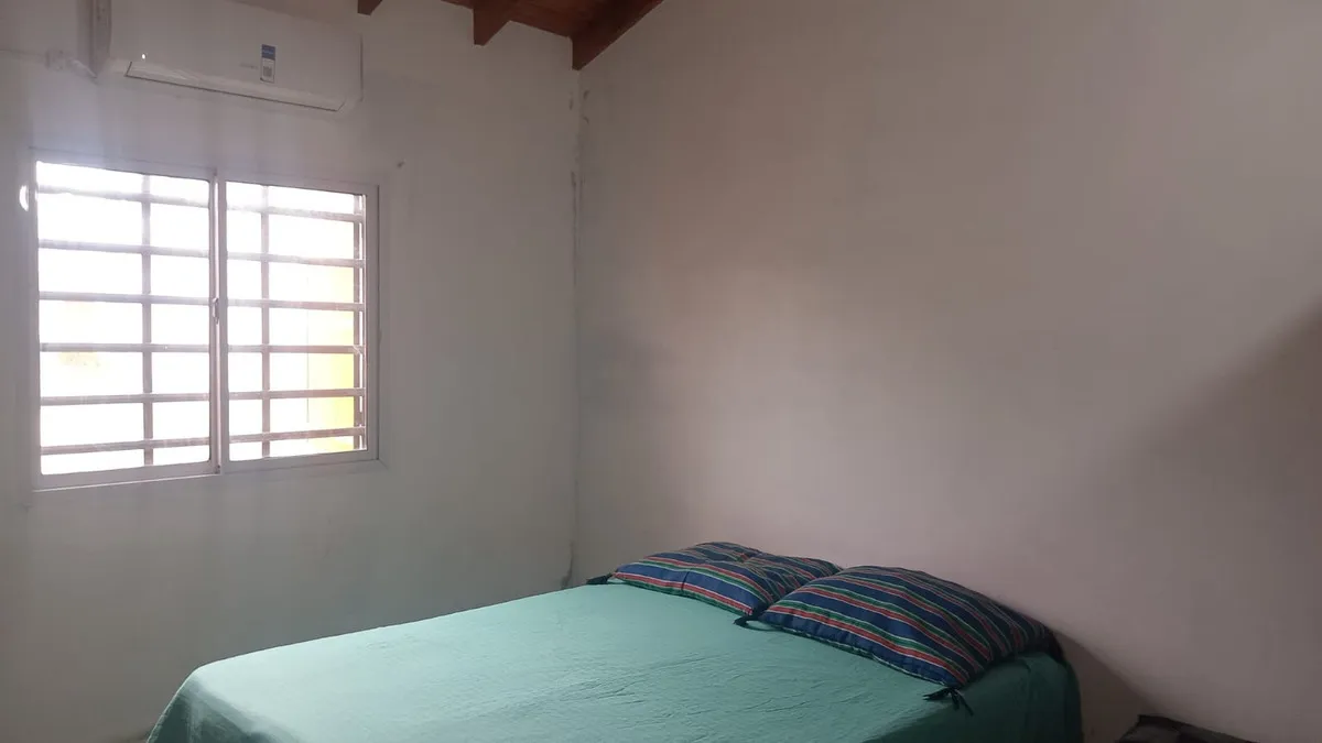 Tipo Casa De 3 Ambientes En Zona Residencial De Las Toninas