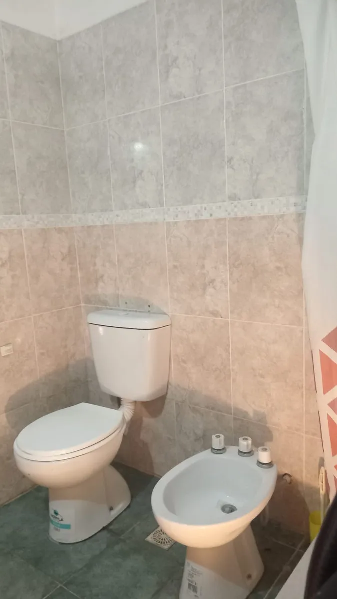 Tipo Casa De 3 Ambientes En Zona Residencial De Las Toninas
