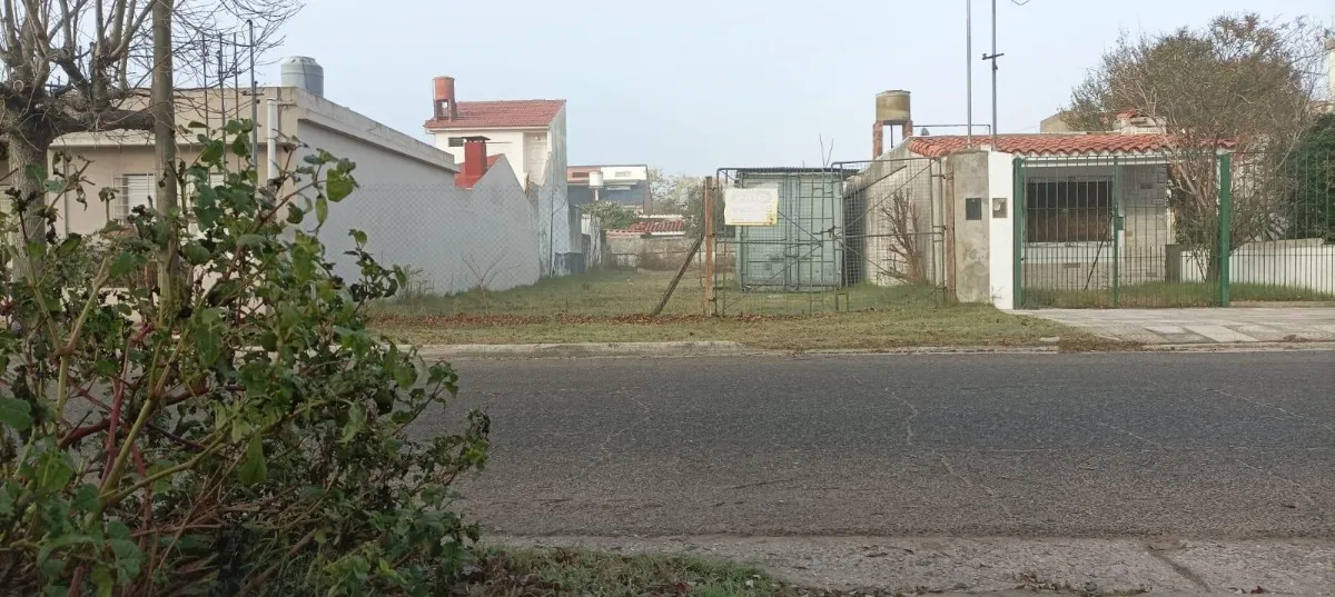 Lote En Venta Santa Teresita  400m2 En Barrio Con Asfalto Gas Y Cloacas.