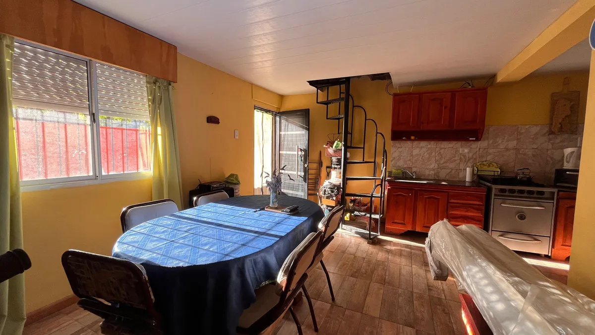 Casa En Venta En Barrio Parque Golf Con Jardín y lote libre