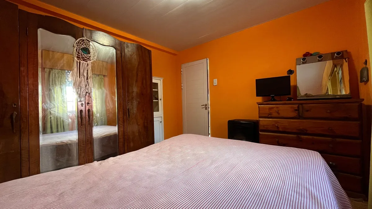 Casa En Venta En Barrio Parque Golf Con Jardín y lote libre