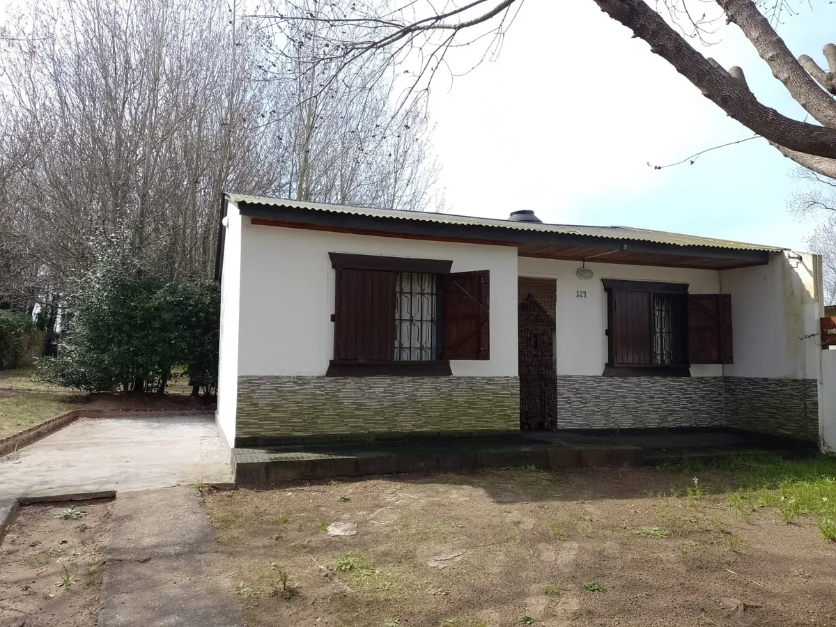 Casa En Venta En Las Toninas Con Jardín