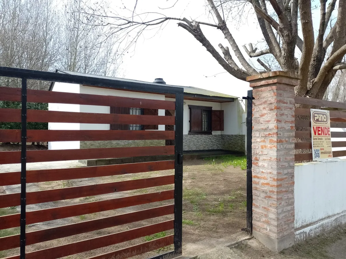 Casa En Venta En Las Toninas Con Jardín