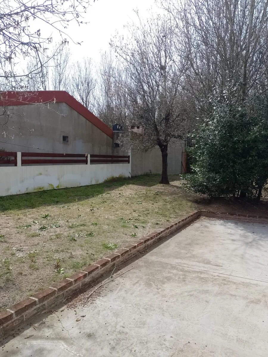 Casa En Venta En Las Toninas Con Jardín