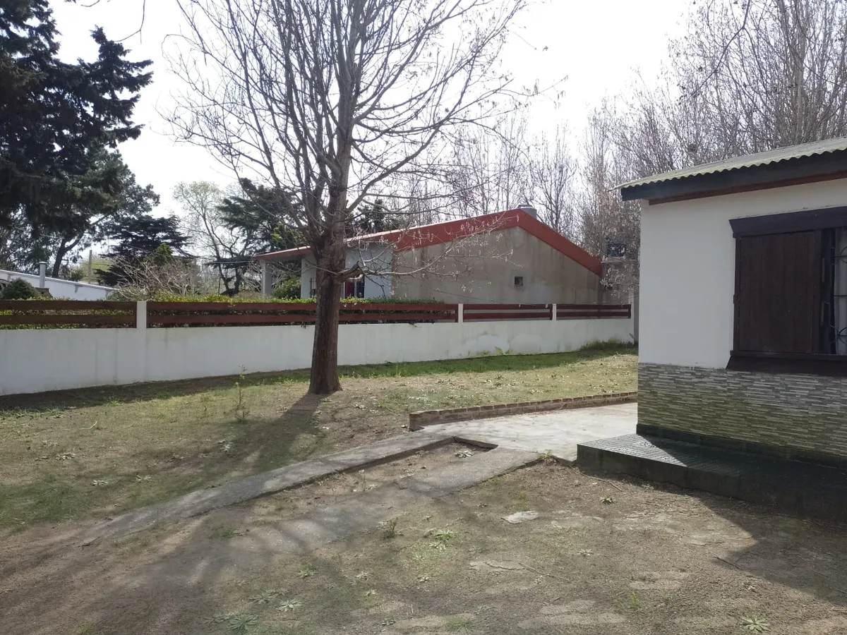 Casa En Venta En Las Toninas Con Jardín