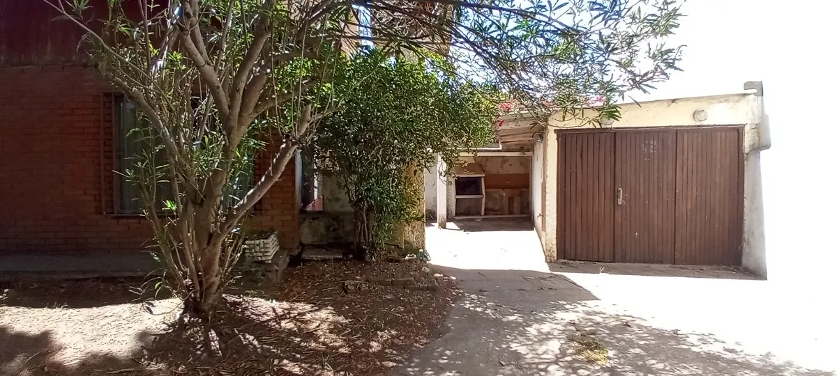 Casa Barrio Parque Golf. Dos parcelas. garage.