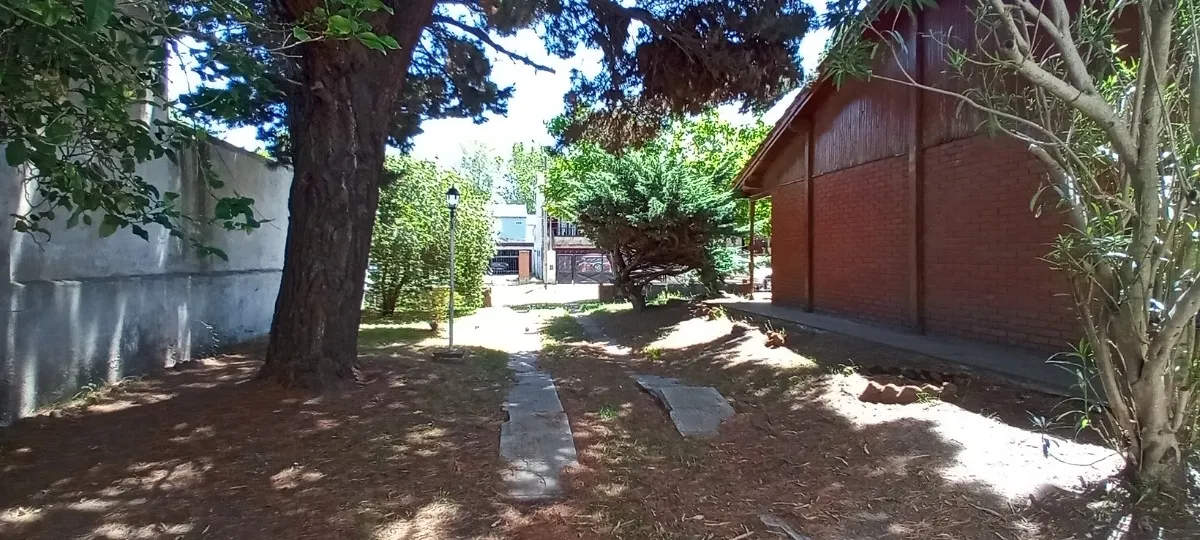 Casa Barrio Parque Golf. Dos parcelas. garage.