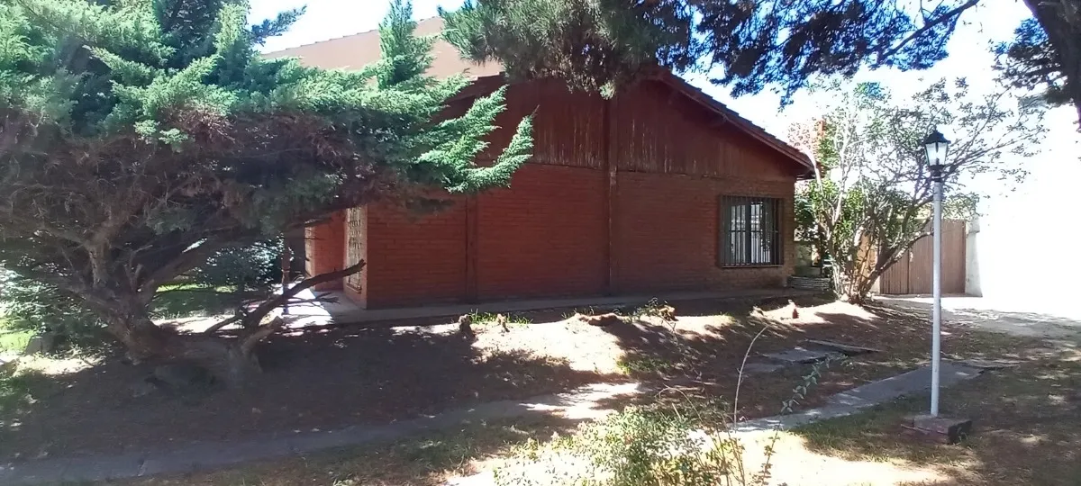 Casa Barrio Parque Golf. Dos parcelas. garage.