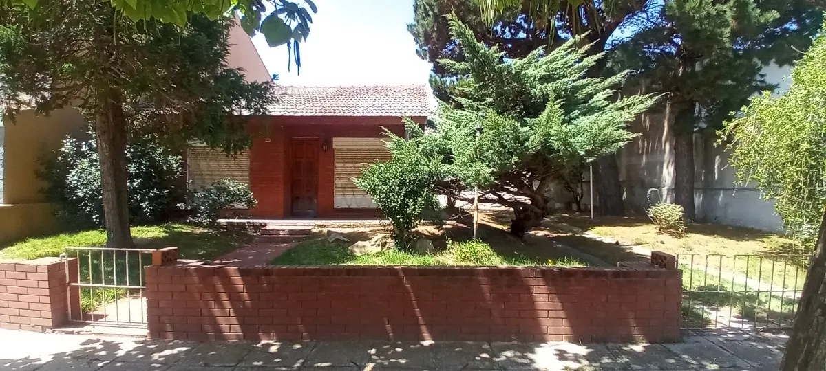 Casa Barrio Parque Golf. Dos parcelas. garage.