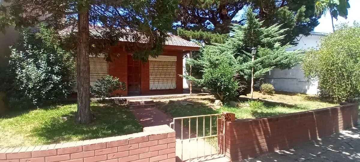 Casa Barrio Parque Golf. Dos parcelas. garage.