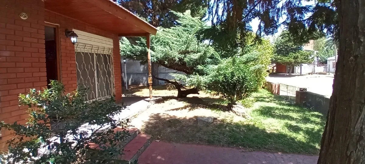 Casa Barrio Parque Golf. Dos parcelas. garage.