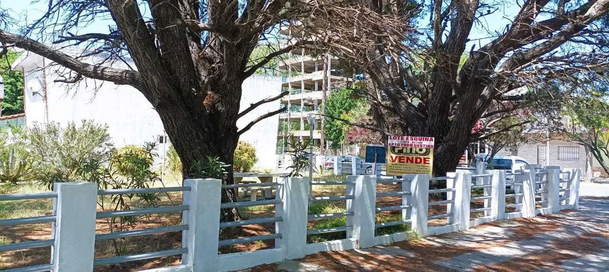 Santa Teresita. Venta. Lote Centrico 37 Esq 4.           Unico!