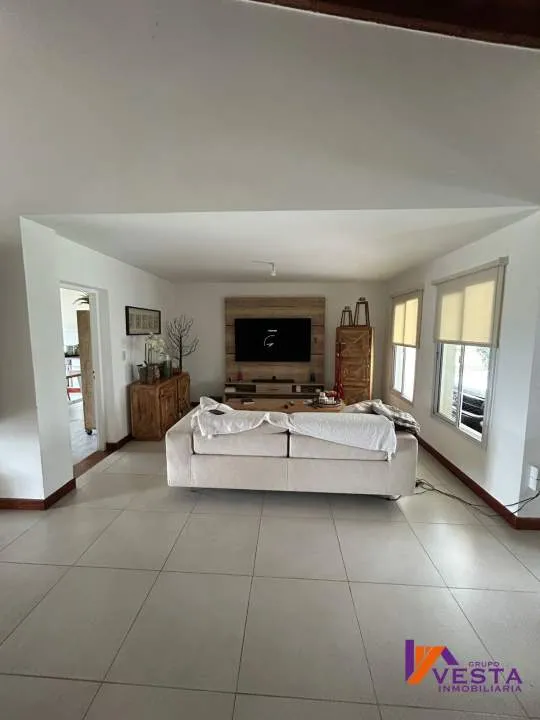 CASA EN ALQUILER CLUB DE CAMPO EL AYBAL ZONA AEROPUERTO