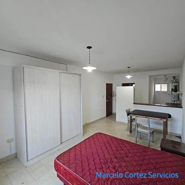 Departamento en Alquiler - Monoambiente con patio - Macrocentro