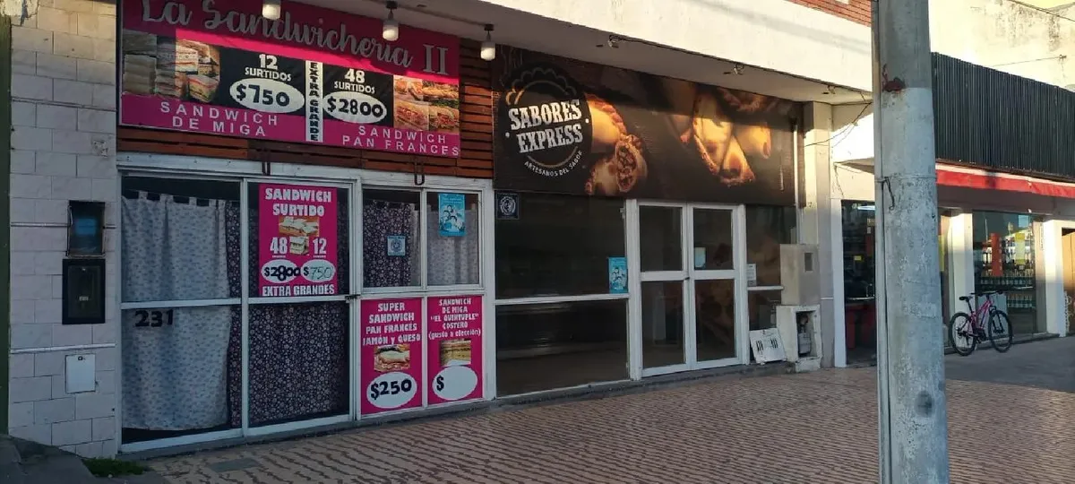 Gran Local De 200m2 Sobre Av. 32 A Metros De Peatonal