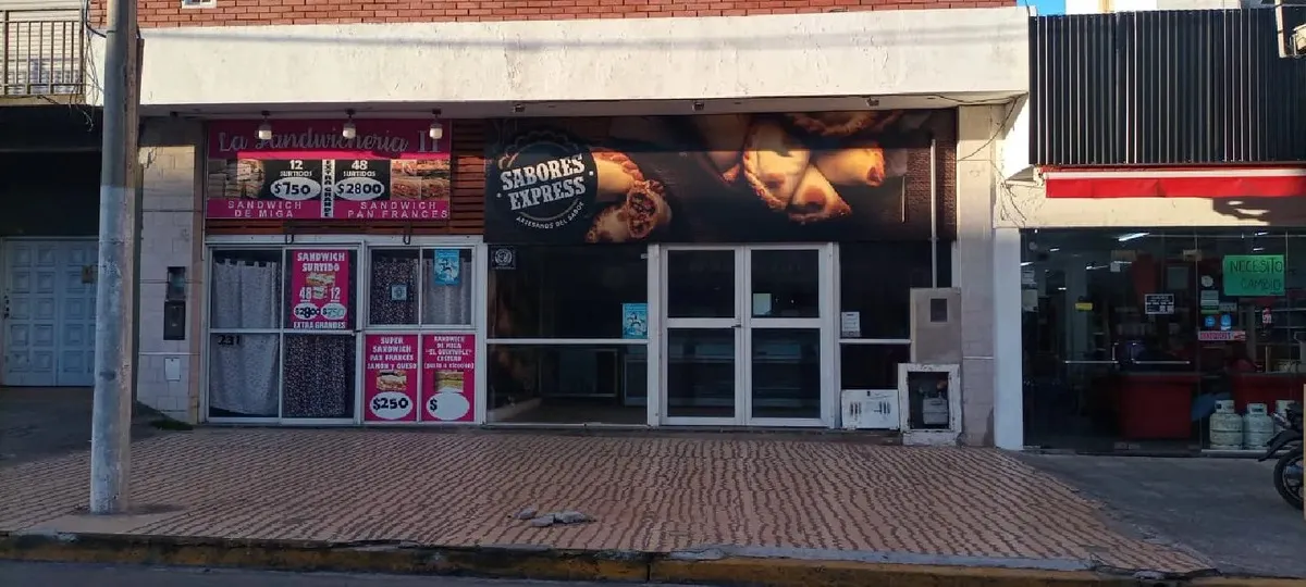 Gran Local De 200m2 Sobre Av. 32 A Metros De Peatonal