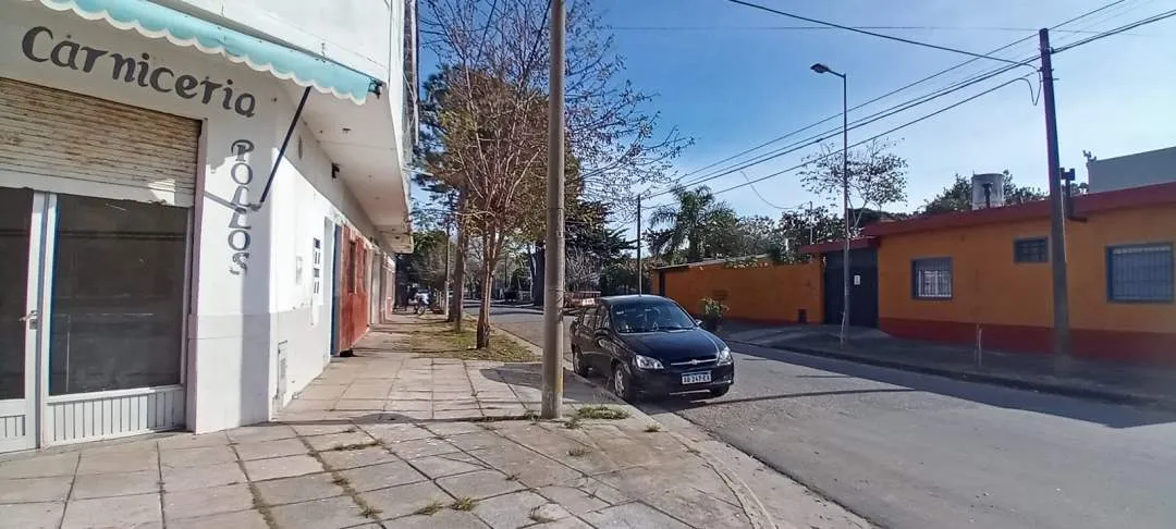 Hermoso local con vivienda y gas natural en Santa Teresita