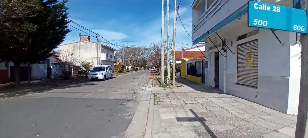 Hermoso local con vivienda y gas natural en Santa Teresita