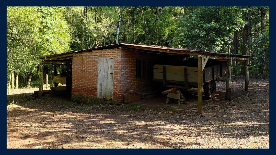 CHACRA con CASA Neoclasica - Capiovi, Misiones.