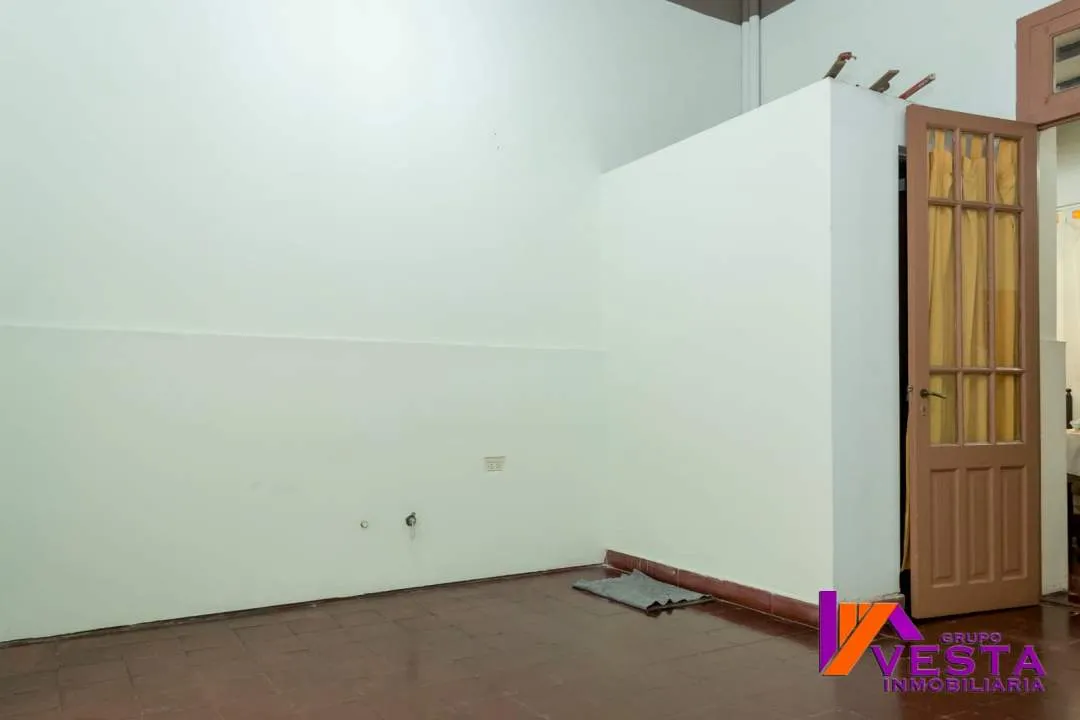 CASA EN VENTA + DOS LOCALES COMERCIALES *SAN LUIS 900* MACROCENTRO
