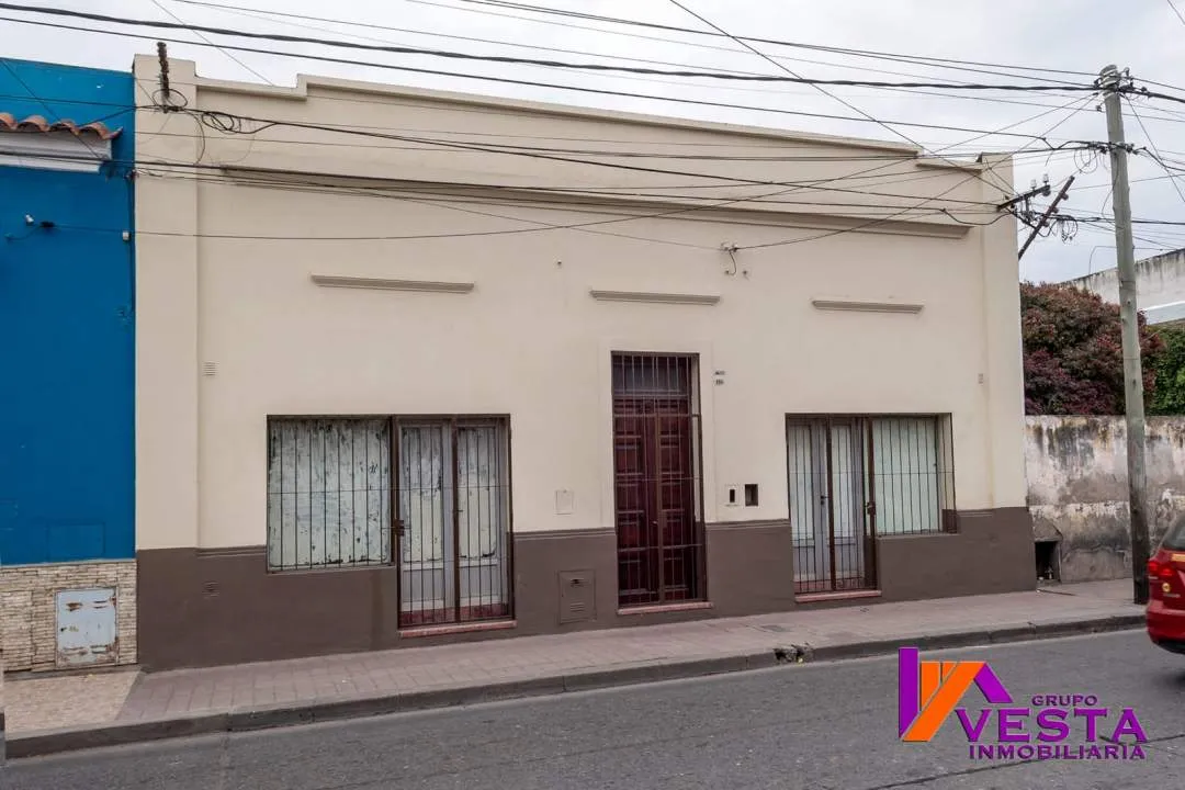 CASA EN VENTA + DOS LOCALES COMERCIALES *SAN LUIS 900* MACROCENTRO