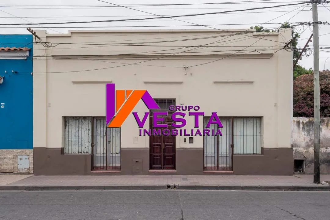 CASA EN VENTA + DOS LOCALES COMERCIALES *SAN LUIS 900* MACROCENTRO