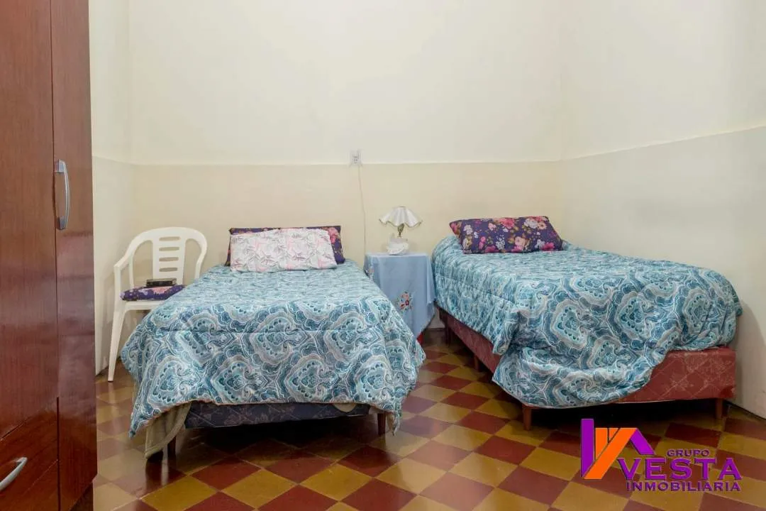 CASA EN VENTA + DOS LOCALES COMERCIALES *SAN LUIS 900* MACROCENTRO