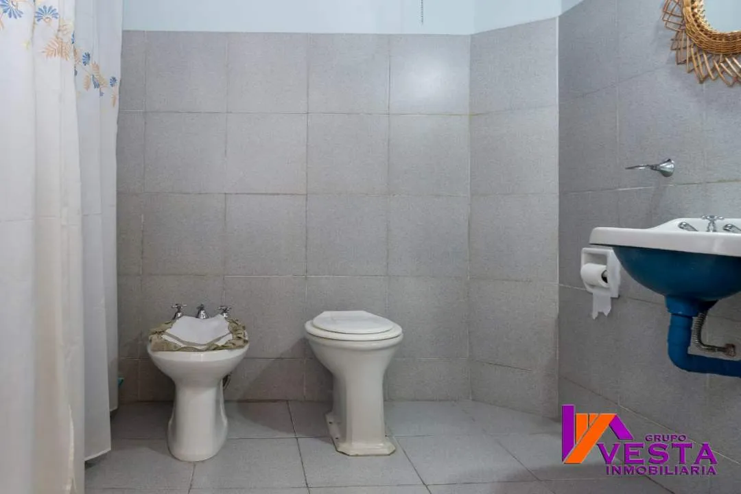 CASA EN VENTA + DOS LOCALES COMERCIALES *SAN LUIS 900* MACROCENTRO