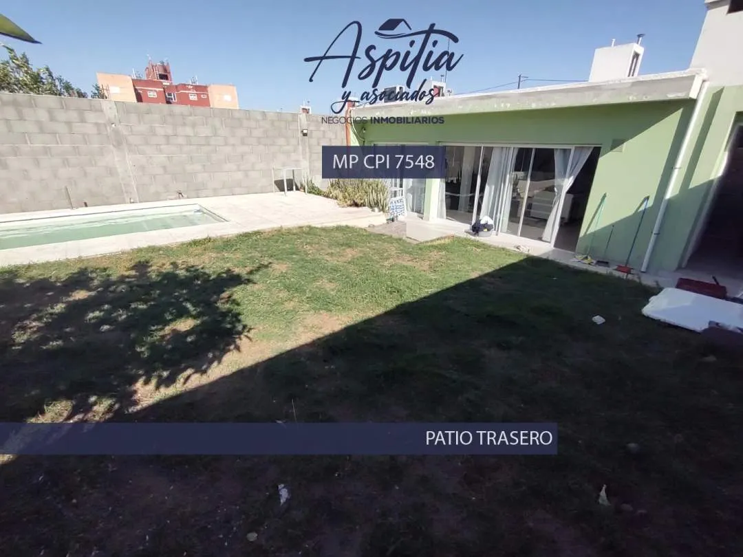 ALQUILER Casa 3 dormitorios y escritorio Pileta en Marqués de Sobremonte - MZ 9 L 15