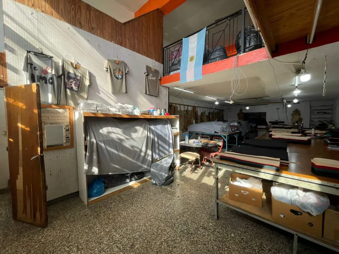Venta en Block-Local + Casa 3amb