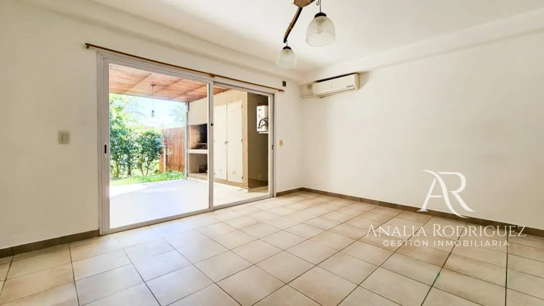 ALQUILER | DEPARTAMENTO 2 AMBIENTES CON JARDÍN, PARRILLA Y COCHERA EN LA MADRUGADA II – PILAR