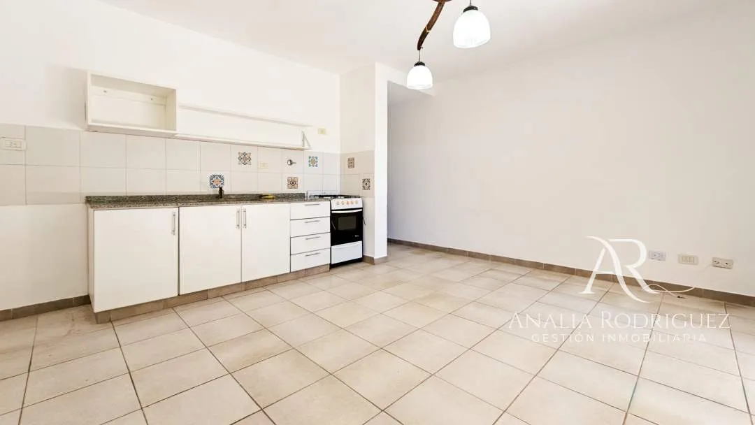ALQUILER | DEPARTAMENTO 2 AMBIENTES CON JARDÍN, PARRILLA Y COCHERA EN LA MADRUGADA II – PILAR