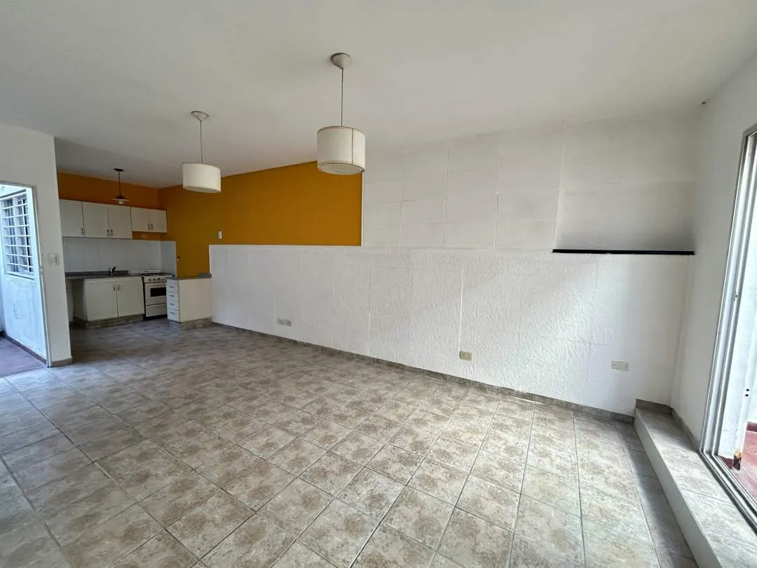 POLA al 2900, VILLA LUGANO. PH de 2 ambientes con DOS PATIOS.  Bajas Expensas. Excelente estado!