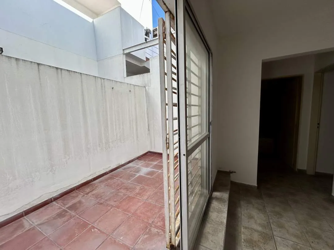 POLA al 2900, VILLA LUGANO. PH de 2 ambientes con DOS PATIOS.  Bajas Expensas. Excelente estado!