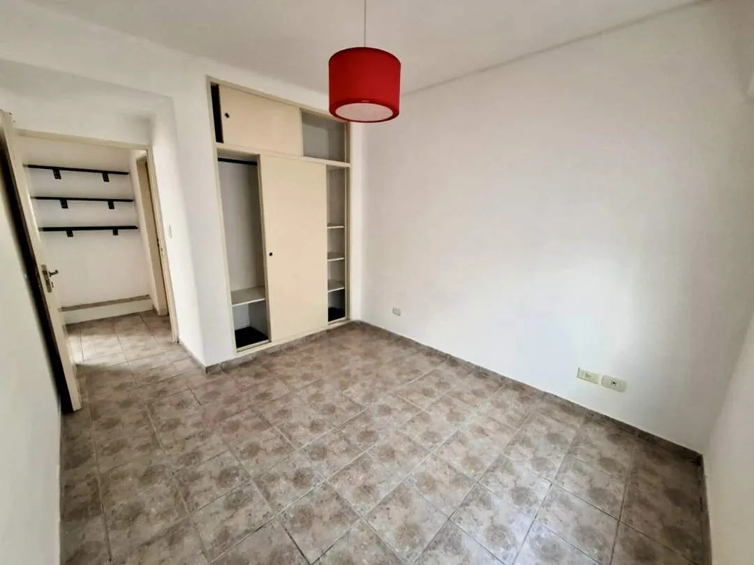 POLA al 2900, VILLA LUGANO. PH de 2 ambientes con DOS PATIOS.  Bajas Expensas. Excelente estado!