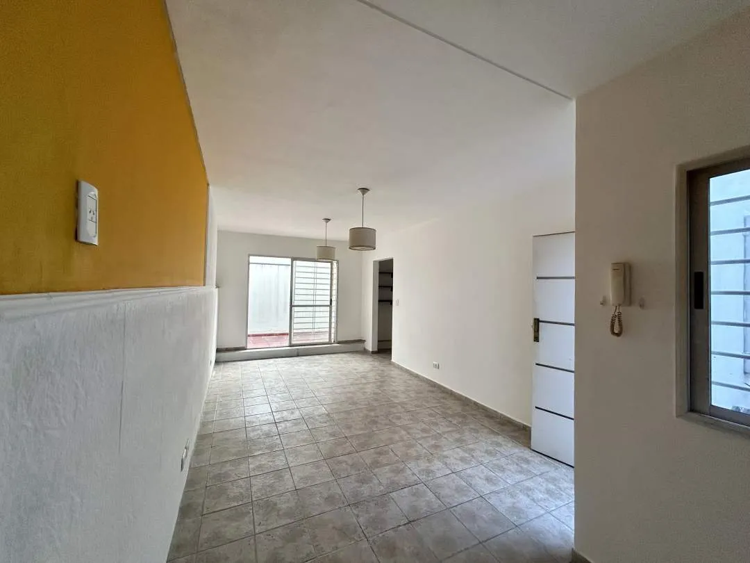 POLA al 2900, VILLA LUGANO. PH de 2 ambientes con DOS PATIOS.  Bajas Expensas. Excelente estado!
