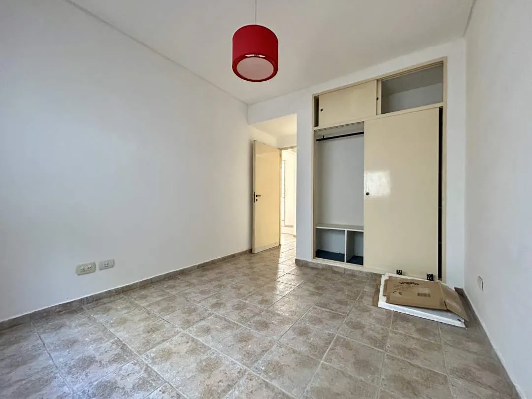 POLA al 2900, VILLA LUGANO. PH de 2 ambientes con DOS PATIOS.  Bajas Expensas. Excelente estado!