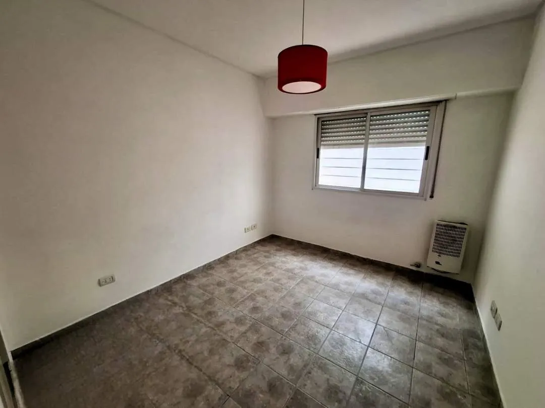 POLA al 2900, VILLA LUGANO. PH de 2 ambientes con DOS PATIOS.  Bajas Expensas. Excelente estado!