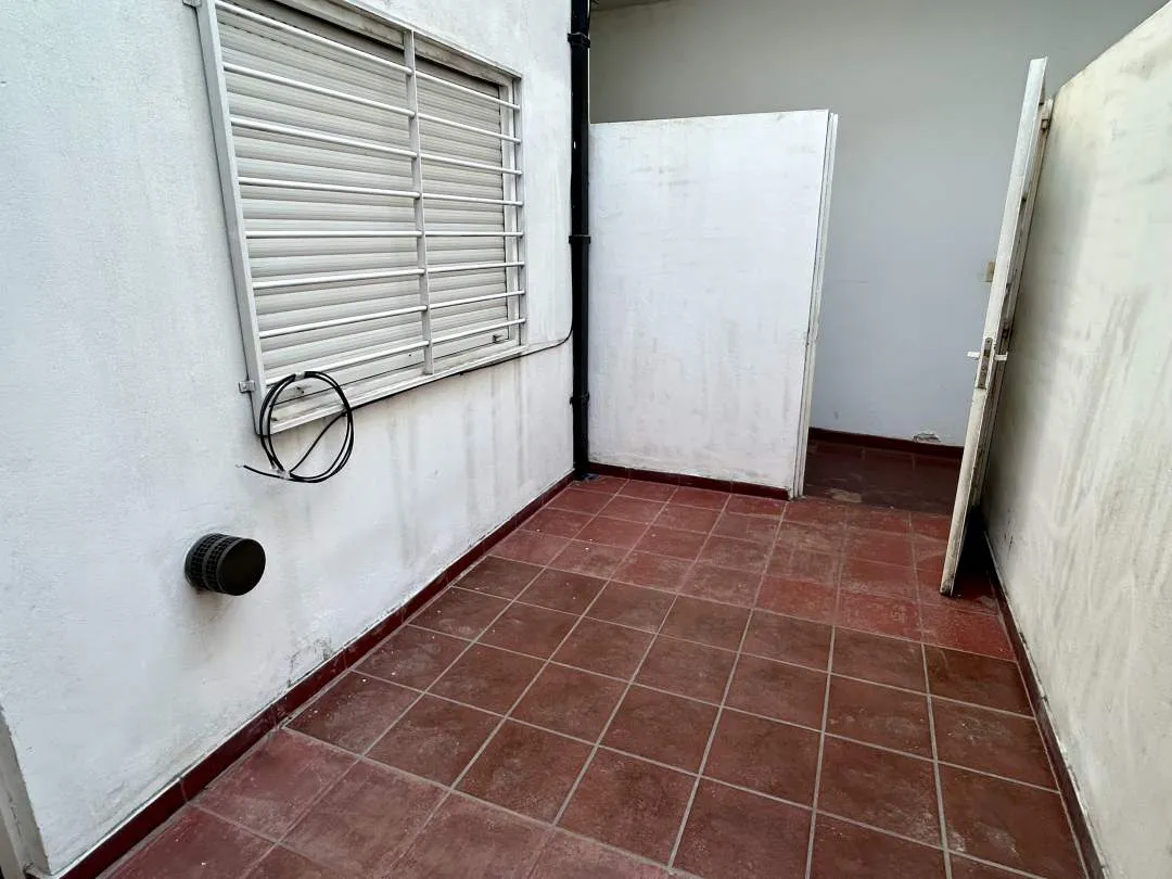POLA al 2900, VILLA LUGANO. PH de 2 ambientes con DOS PATIOS.  Bajas Expensas. Excelente estado!