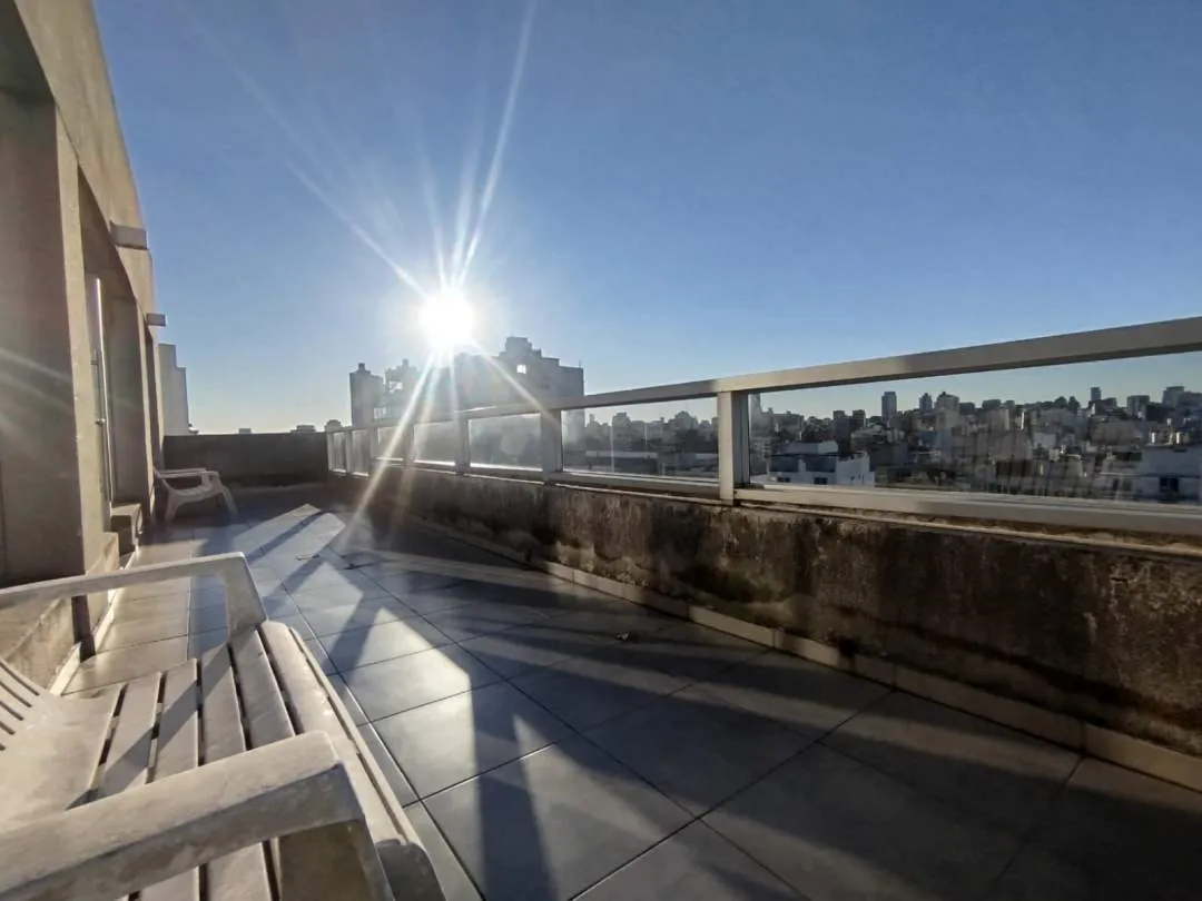 ALMAGRO. Av. CORRIENTES al 3100. Gran Ambiente en Edificio con Full Amenities