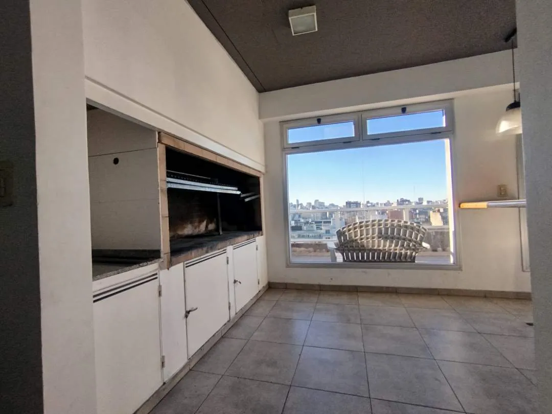 ALMAGRO. Av. CORRIENTES al 3100. Gran Ambiente en Edificio con Full Amenities