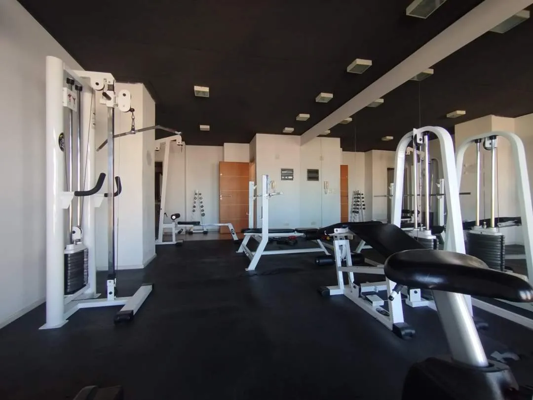 ALMAGRO. Av. CORRIENTES al 3100. Gran Ambiente en Edificio con Full Amenities