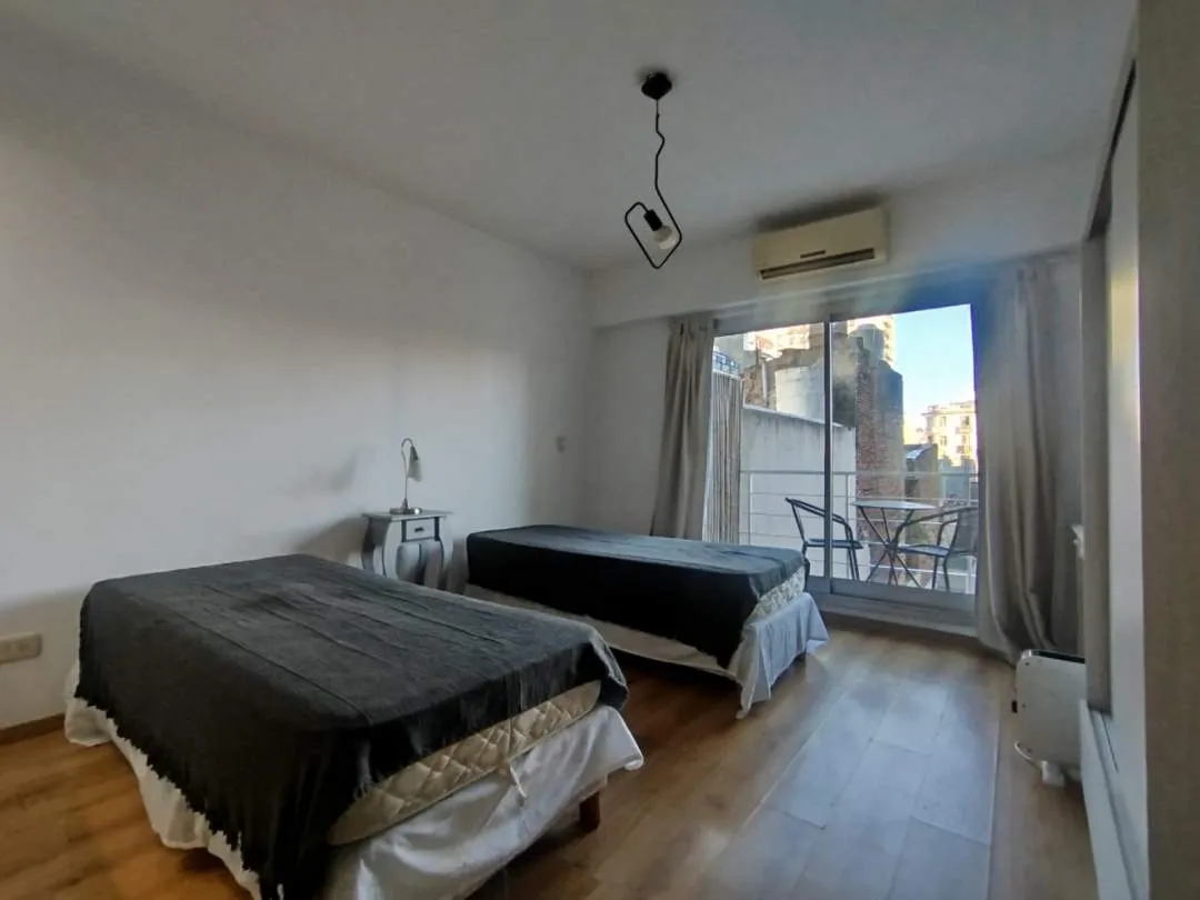 ALMAGRO. Av. CORRIENTES al 3100. Gran Ambiente en Edificio con Full Amenities