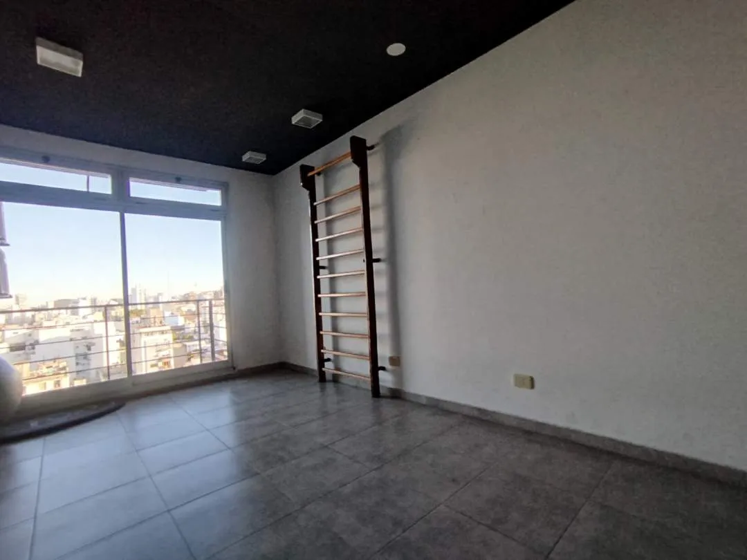 ALMAGRO. Av. CORRIENTES al 3100. Gran Ambiente en Edificio con Full Amenities
