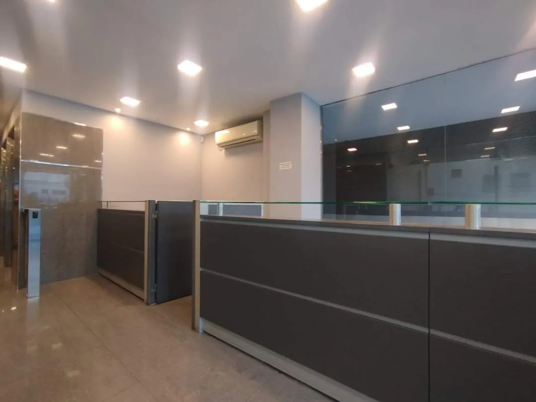 ALMAGRO. Av. CORRIENTES al 3100. Gran Ambiente en Edificio con Full Amenities